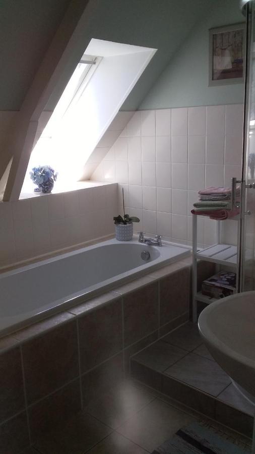 Chambre De Rose - Le Refuge Des Parachutistes - En Bordure Du Marais Neuville-au-Plain Ngoại thất bức ảnh