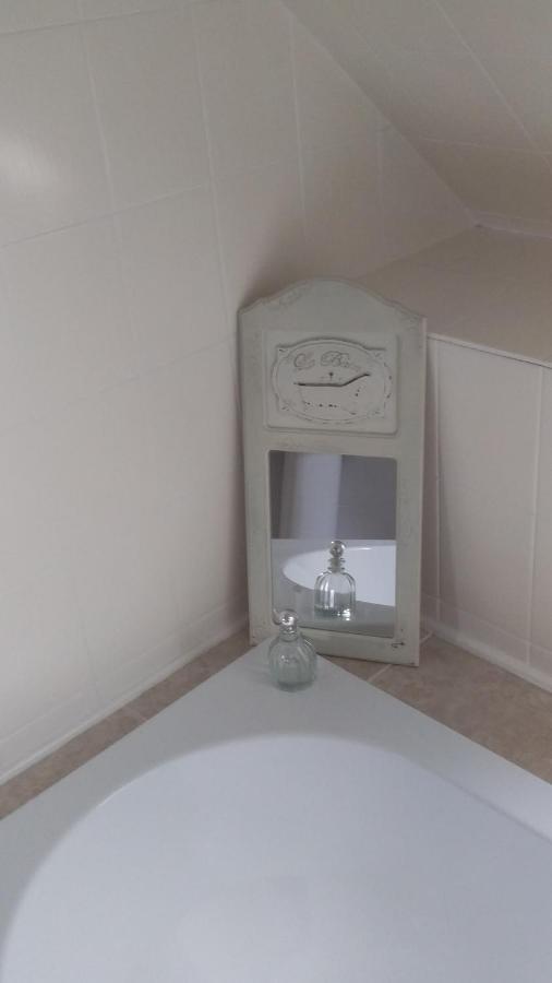 Chambre De Rose - Le Refuge Des Parachutistes - En Bordure Du Marais Neuville-au-Plain Ngoại thất bức ảnh